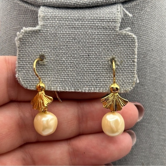 Vintage Elegant Gold Tan Fan Faux Pearl Dangle Earrings - Picture 2 of 8